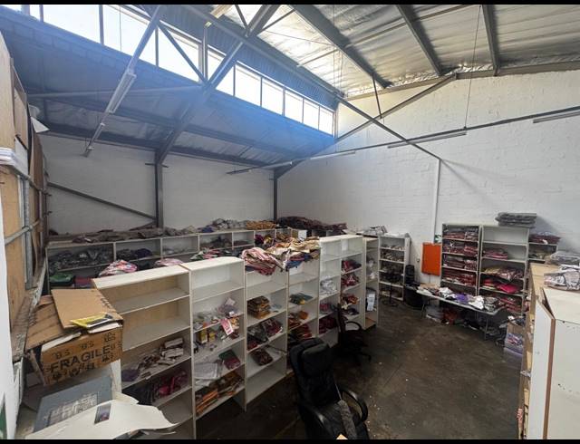 260M² WAREHOUSE TO LET IN SPRINGFIELD PARK